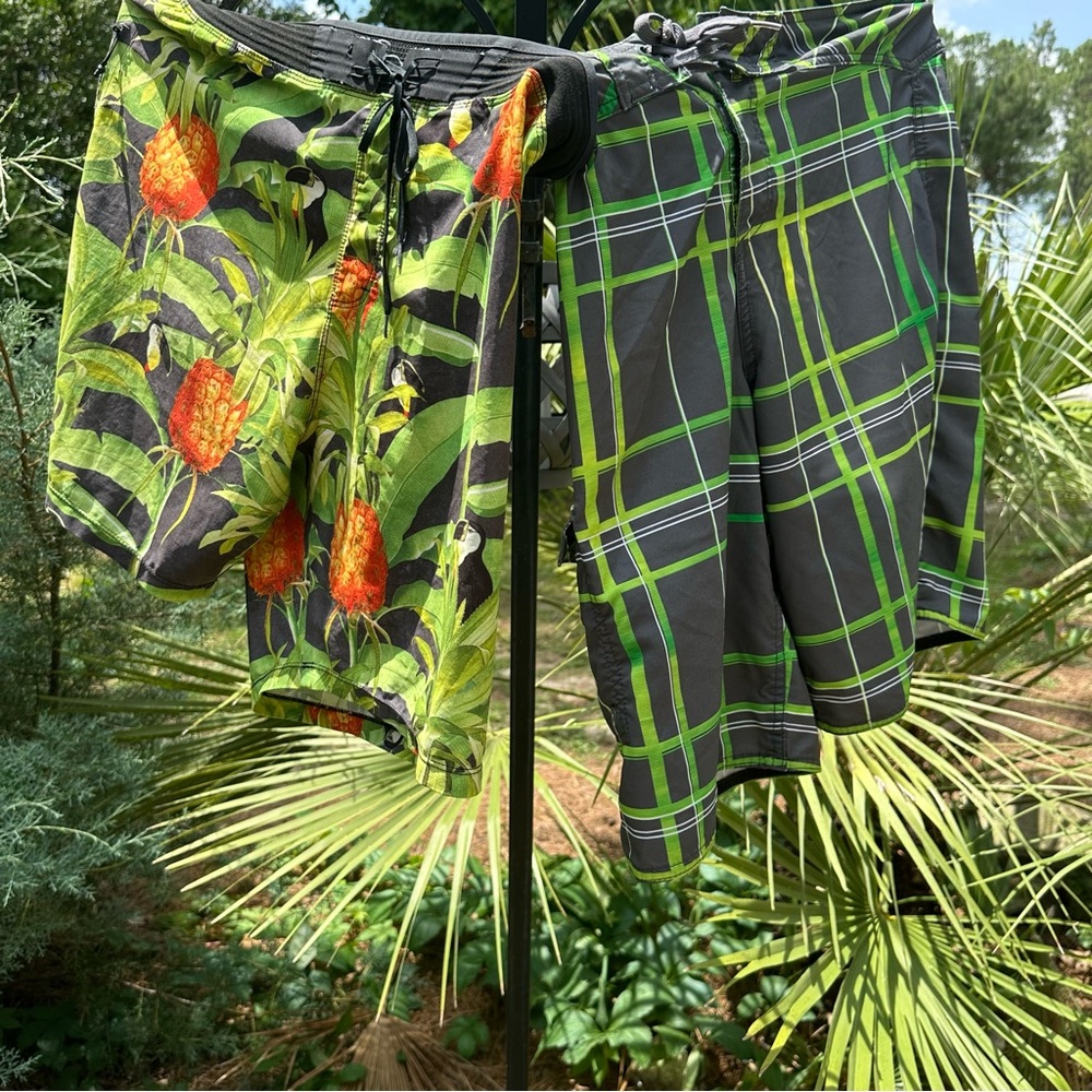 BOARD SHORTS BUNDLE•    SIZE 34
